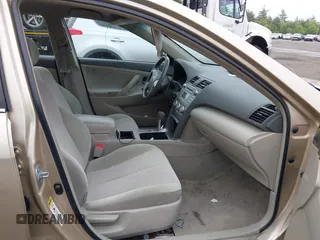 2010 Toyota Camry z VIN 4T4BF3EK0AR012910, wystawiony jako IAAI lot #42260460 z przebiegiem 175 911 mil mil oraz . Historia ofert i sprzedaży dostępna na DreamBid. Obrazek 5.