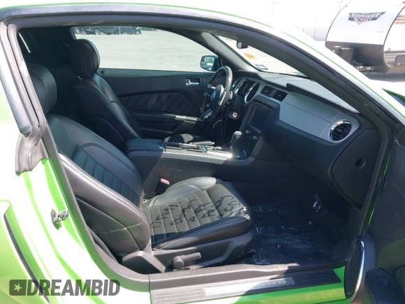 2013 Ford Mustang GT with VIN 1ZVBP8CF9D5261944, listed as a IAAI auction lot 42248010 with 96,633 mi miles and . Bid and sale history available at DreamBid. Image 5.