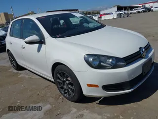 2013 Volkswagen Golf w/Conv & Sunroof z VIN WVWDB7AJ7DW119324, wystawiony jako IAAI lot #42142604 z przebiegiem 112 290 mil mil oraz . Historia ofert i sprzedaży dostępna na DreamBid. Obrazek 1.