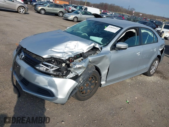 2014 Volkswagen Jetta SE z VIN 3VWD17AJ4EM266248, wystawiony jako IAAI lot #41893512 z przebiegiem 146 278 mil mil oraz . Historia ofert i sprzedaży dostępna na DreamBid. Obrazek 17.