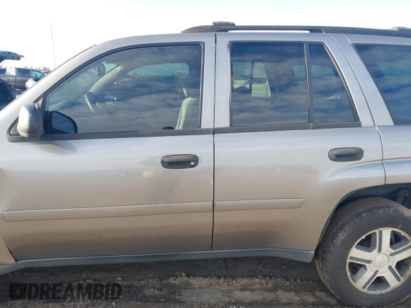 2006 Chevrolet TrailBlazer LS with VIN 1GNDT13S462249241, listed as a IAAI auction lot 41869456 with 228,053 mi miles. Bid and sale history available at carsss.com. Image 15.
