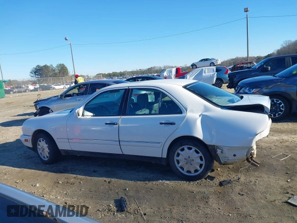 1999 Mercedes-Benz E-Class with VIN WDBJF82H0XX015778, listed as a IAAI auction lot 41269886 with 184,011 mi miles. Bid and sale history available at carsss.com. Image 14.
