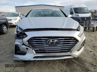 2018 Hyundai Sonata Hybrid SE with VIN KMHE24L35JA083980, listed as a Copart auction lot 81924123 with 35,588 mi miles. Bid and sale history available at carsss.com. Image 5.