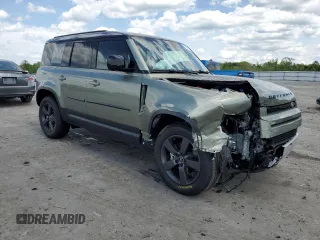 2025 Land Rover Defender S z VIN SALEJ7EX3S2380226, wystawiony jako Copart lot #53736705 z przebiegiem 1 800 mil mil oraz Szkoda całkowita • Salvage title. Historia ofert i sprzedaży dostępna na DreamBid. Obrazek 4.