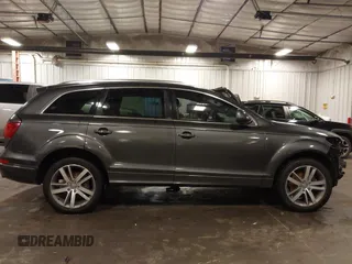 2015 Audi Q7 Premium Plus z VIN WA1LGAFE1FD023297, wystawiony jako IAAI lot #42128488 z przebiegiem 173 407 mil mil oraz . Historia ofert i sprzedaży dostępna na DreamBid. Obrazek 14.