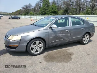 2008 Volkswagen Passat Komfort with VIN WVWAK73C68P082414, listed as a Copart auction lot 61903505 with 118,352 mi miles and Salvage title. Bid and sale history available at DreamBid. Image 1.