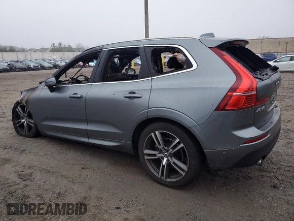 2018 Volvo XC60 Momentum with VIN LYV102RK8JB121710, listed as a Copart auction lot 84376034 with Not Provided miles and Salvage Title. Bid and sale history available at carsss.com. Image 2.