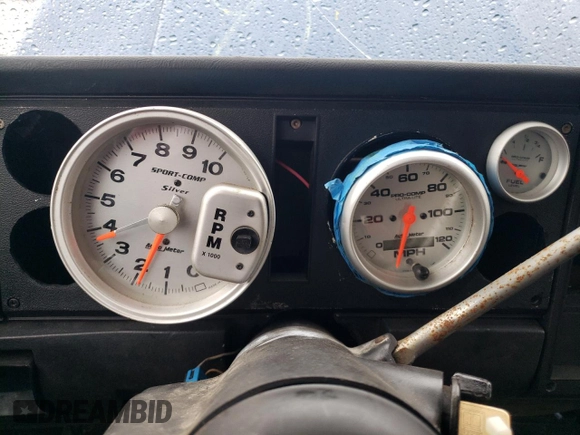 1984 Chevrolet Blazer z VIN 1G8CS18B1E0174714, wystawiony jako Copart lot #73002764 z przebiegiem Nie podano mil oraz Szkoda całkowita • Salvage title. Historia ofert i sprzedaży dostępna na DreamBid. Obrazek 9.