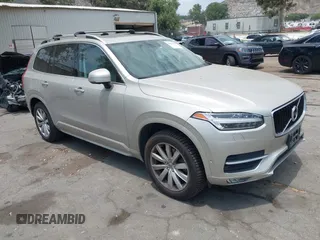 2018 Volvo XC90 Momentum z VIN YV4A22PK5J1205548, wystawiony jako IAAI lot #42421396 z przebiegiem 110 954 mil mil oraz . Historia ofert i sprzedaży dostępna na DreamBid. Obrazek 1.