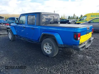 2022 Jeep Gladiator Willys z VIN 1C6JJTAM4NL130350, wystawiony jako IAAI lot #41964484 z przebiegiem Nie podano mil oraz . Historia ofert i sprzedaży dostępna na DreamBid. Obrazek 3.