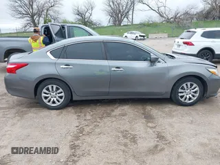 2017 Nissan Altima S z VIN 1N4AL3AP8HN364874, wystawiony jako IAAI lot #42124451 z przebiegiem 114 967 mil mil oraz . Historia ofert i sprzedaży dostępna na DreamBid. Obrazek 13.