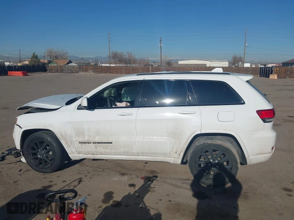 2017 Jeep Grand Cherokee Laredo with VIN 1C4RJFAG2HC876727, listed as a IAAI auction lot 41712954 with 134,412 mi miles. Bid and sale history available at carsss.com. Image 15.
