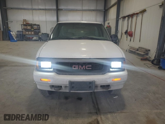 1997 GMC Sonoma with VIN 1GTCT14X2VK514199, listed as a Copart auction lot 47476735 with 136,443 mi miles and Salvage Title. Bid and sale history available at carsss.com. Image 5.
