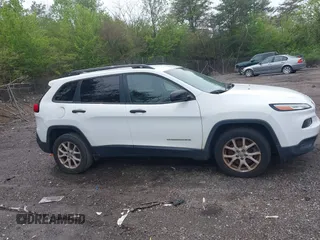 2017 Jeep Cherokee Altitude z VIN 1C4PJLAS8HW663337, wystawiony jako IAAI lot #41872749 z przebiegiem 188 153 mil mil oraz . Historia ofert i sprzedaży dostępna na DreamBid. Obrazek 13.