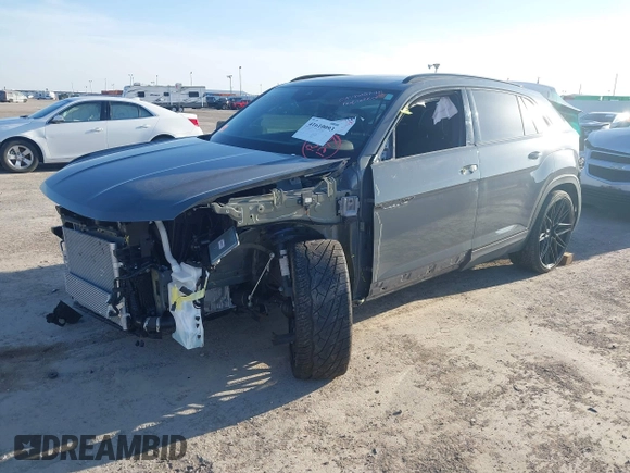 2024 Volkswagen Atlas SEL Premium R-Line z VIN 1V2FE2CA3RC245381, wystawiony jako IAAI lot #41610093 z przebiegiem 5 022 mil mil oraz . Historia ofert i sprzedaży dostępna na DreamBid. Obrazek 17.