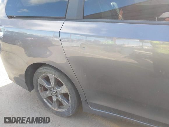 2020 Toyota Sienna SE with VIN 5TDXZ3DC7LS031564, listed as a IAAI auction lot 41710500 with 38,559 mi miles. Bid and sale history available at carsss.com. Image 18.