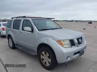 2006 Nissan Pathfinder SE z VIN 5N1AR18UX6C615746, wystawiony jako IAAI lot #42200595 z przebiegiem 186 998 mil mil oraz . Historia ofert i sprzedaży dostępna na DreamBid. Obrazek 1.