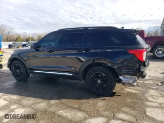 2022 Ford Explorer XLT with VIN 1FMSK8DHXNGB74217, listed as a Copart auction lot 45644885 with 27,818 mi miles and Salvage Title. Bid and sale history available at carsss.com. Image 2.