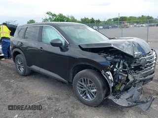 2024 Nissan Rogue S z VIN 5N1BT3AB4RC693227, wystawiony jako IAAI lot #42233179 z przebiegiem 30 929 mil mil oraz . Historia ofert i sprzedaży dostępna na DreamBid. Obrazek 1.