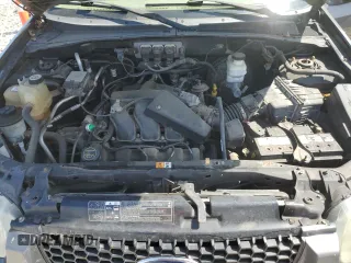 2005 Ford Escape Limited with VIN 1FMYU94175KB94533, listed as a Copart auction lot 71092124 with 156,992 mi miles and Salvage Title. Bid and sale history available at carsss.com. Image 12.