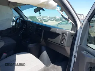 2014 Chevrolet Express Passenger LT с VIN 1GAZG1FG6E1181922, выставлен на аукционе IAAI как лот 41807855 с пробегом 42 907 миль миль и . История ставок и продаж доступна на DreamBid. Изображение 5.