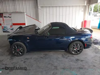 2019 FIAT 124 Spider Lusso z VIN JC1NFAEK6K0142695, wystawiony jako IAAI lot #42683013 z przebiegiem 33 559 mil mil oraz . Historia ofert i sprzedaży dostępna na DreamBid. Obrazek 14.