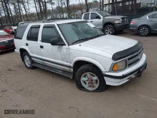 1997 Chevrolet Blazer LS with VIN 1GNDT13W3VK195996, listed as a IAAI auction lot 41777945 with 203,430 mi miles. Bid and sale history available at carsss.com. Image 1.