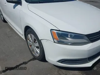 2013 Volkswagen Jetta SE с VIN 3VWDX7AJ7DM434235, выставлен на аукционе IAAI как лот 42292730 с пробегом 166 353 миль миль и . История ставок и продаж доступна на DreamBid. Изображение 6.
