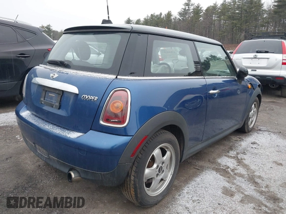 2009 MINI Hardtop z VIN WMWMF33579TW72543, wystawiony jako IAAI lot #41844387 z przebiegiem 125 835 mil mil oraz . Historia ofert i sprzedaży dostępna na DreamBid. Obrazek 4.