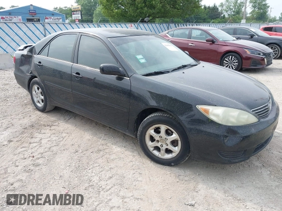 2005 Toyota Camry STD z VIN 4T1BE32K35U016571, wystawiony jako IAAI lot #42496809 z przebiegiem 179 290 mil mil oraz . Historia ofert i sprzedaży dostępna na DreamBid. Obrazek 1.