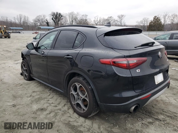 2018 Alfa Romeo Stelvio Sport z VIN ZASFAKPNXJ7B90958, wystawiony jako Copart lot #46043215 z przebiegiem Nie podano mil oraz Szkody całkowita. Historia ofert i sprzedaży dostępna na DreamBid. Obrazek 2.