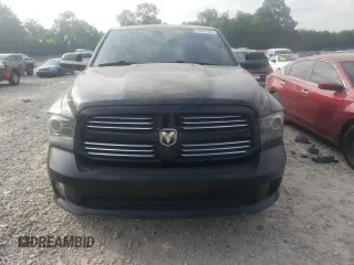 2014 Ram 1500 Sport z VIN 1C6RR7MTXES136911, wystawiony jako Copart lot #62256965 z przebiegiem 303 522 mil mil oraz Czysty tytuł • Clean title. Historia ofert i sprzedaży dostępna na DreamBid. Obrazek 5.