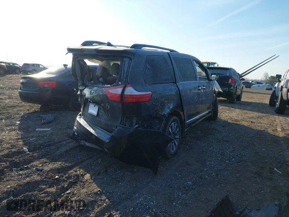 2018 Toyota Sienna XLE with VIN 5TDDZ3DC9JS207367, listed as a IAAI auction lot 41877615 with 104,500 mi miles. Bid and sale history available at carsss.com. Image 4.