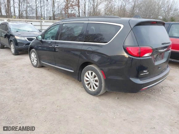 2017 Chrysler Pacifica Touring-L with VIN 2C4RC1BG8HR569467, listed as a IAAI auction lot 41720213 with NaN miles. Bid and sale history available at carsss.com. Image 3.