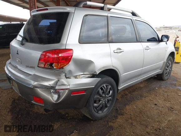 2003 Mitsubishi Outlander LS with VIN JA4LX31G33U120467, listed as a IAAI auction lot 41576333 with 185,576 mi miles. Bid and sale history available at carsss.com. Image 4.