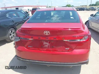 2025 Toyota Camry LE z VIN 4T1DAACK9SU100106, wystawiony jako IAAI lot #42390449 z przebiegiem 8 343 mil mil oraz . Historia ofert i sprzedaży dostępna na DreamBid. Obrazek 16.
