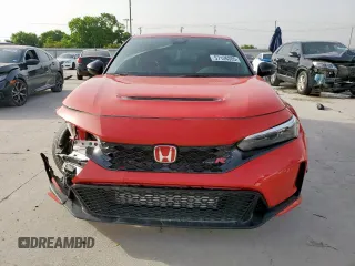 2025 Honda Civic Type R z VIN JHMFL5G40SX001231, wystawiony jako Copart lot #57126305 z przebiegiem 5731 mil mil oraz Szkody całkowita. Historia ofert i sprzedaży dostępna na DreamBid. Obrazek 5.
