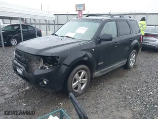 2008 Ford Escape Limited with VIN 1FMCU04118KD57249, listed as a IAAI auction lot 41739979 with 177,598 mi miles. Bid and sale history available at carsss.com. Image 2.