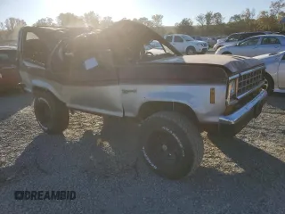 1988 Ford Bronco z VIN 1FMCU14T3JUD16266, wystawiony jako Copart lot #77365034 z przebiegiem 81 445 mil mil oraz Szkoda całkowita • Salvage title. Historia ofert i sprzedaży dostępna na DreamBid. Obrazek 4.