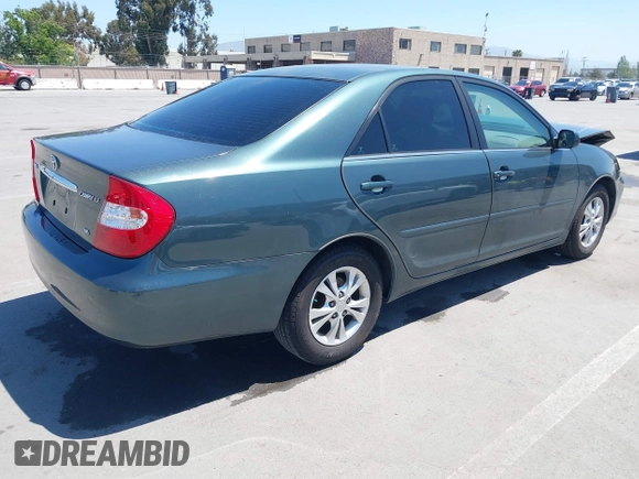 2004 Toyota Camry LE with VIN 4T1BF30K64U067898, listed as a IAAI auction lot 42131958 with 209,702 mi miles. Bid and sale history available at carsss.com. Image 4.