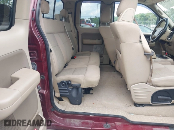 2005 Ford F-150 STX z VIN 1FTRX12W35NB25224, wystawiony jako IAAI lot #42224219 z przebiegiem 152 272 mil mil oraz . Historia ofert i sprzedaży dostępna na DreamBid. Obrazek 8.