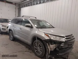 2019 Toyota Highlander SE with VIN 5TDJZRFHXKS578537, listed as a IAAI auction lot 41617419 with 127,877 mi miles. Bid and sale history available at carsss.com. Image 1.
