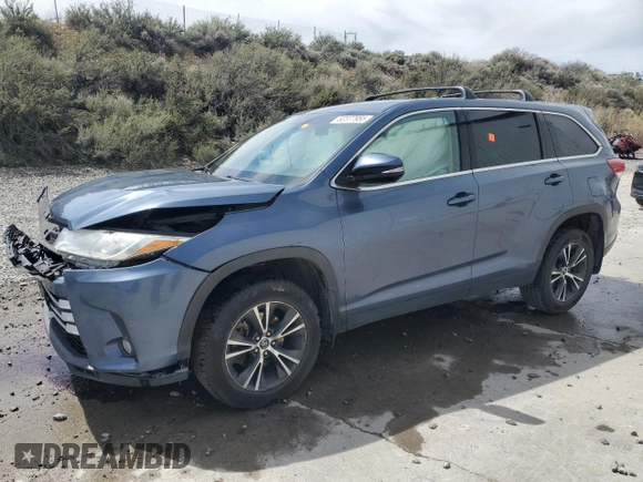 2019 Toyota Highlander LE z VIN 5TDBZRFH3KS960817, wystawiony jako Copart lot #52377955 z przebiegiem 95 348 mil mil oraz Szkoda całkowita • Salvage title. Historia ofert i sprzedaży dostępna na DreamBid. Obrazek 1.