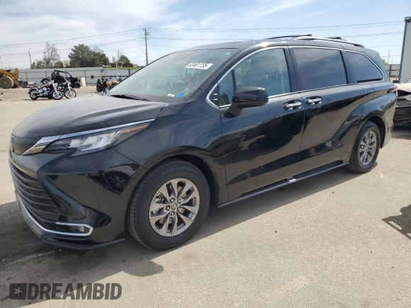2021 Toyota Sienna XLE with VIN 5TDJRKEC0MS022530, listed as a Copart auction lot 53461735 with 48,887 mi miles and Salvage Title. Bid and sale history available at carsss.com. Image 1.
