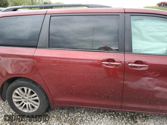 2015 Toyota Sienna XLE с VIN 5TDYK3DC2FS565567, выставлен на аукционе Copart как лот 51822235 с пробегом Не указан миль и Списание • Salvage title. История ставок и продаж доступна на DreamBid. Изображение 11.