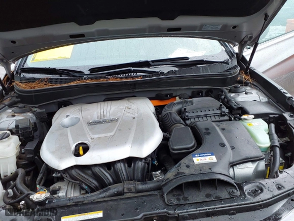 2013 Hyundai Sonata Hybrid with VIN KMHEC4A44DA077276, listed as a IAAI auction lot 41752360 with 62,700 mi miles. Bid and sale history available at carsss.com. Image 10.