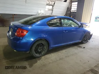 2006 Scion tC z VIN JTKDE167660131545, wystawiony jako Copart lot #54702365 z przebiegiem Nie podano mil oraz Szkoda całkowita • Salvage title. Historia ofert i sprzedaży dostępna na DreamBid. Obrazek 3.