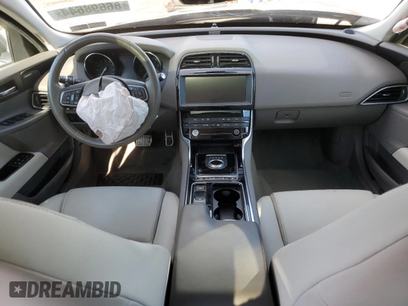 2019 Jaguar XE 25t Premium with VIN SAJAJ4FX1KCP49504, listed as a Copart auction lot 86698644 with 0 mi miles and Salvage Title. Bid and sale history available at carsss.com. Image 8.