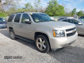 2007 Chevrolet Tahoe LT z VIN 1GNFK13097R114551, wystawiony jako IAAI lot #42119349 z przebiegiem 274 903 mil mil oraz . Historia ofert i sprzedaży dostępna na DreamBid. Obrazek 1.