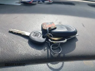 2005 Chevrolet Silverado 1500 Z71 z VIN 1GCEK19Z45Z253011, wystawiony jako IAAI lot #42026504 z przebiegiem 319 159 mil mil oraz . Historia ofert i sprzedaży dostępna na DreamBid. Obrazek 11.